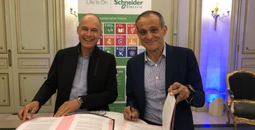 Bertrand Piccard et Jean-Pascal Tricoire signent l'accord de partenariat